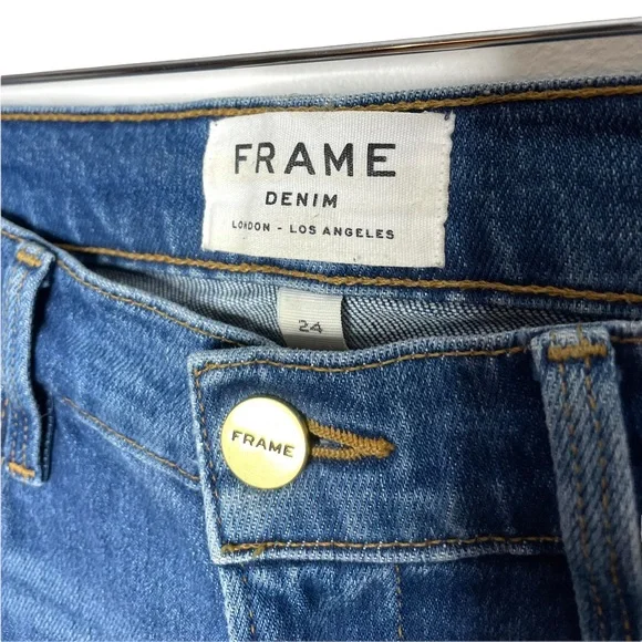 Frame | Le High Straight Jeans in Thistlemore 24 - Picture 2 of 7